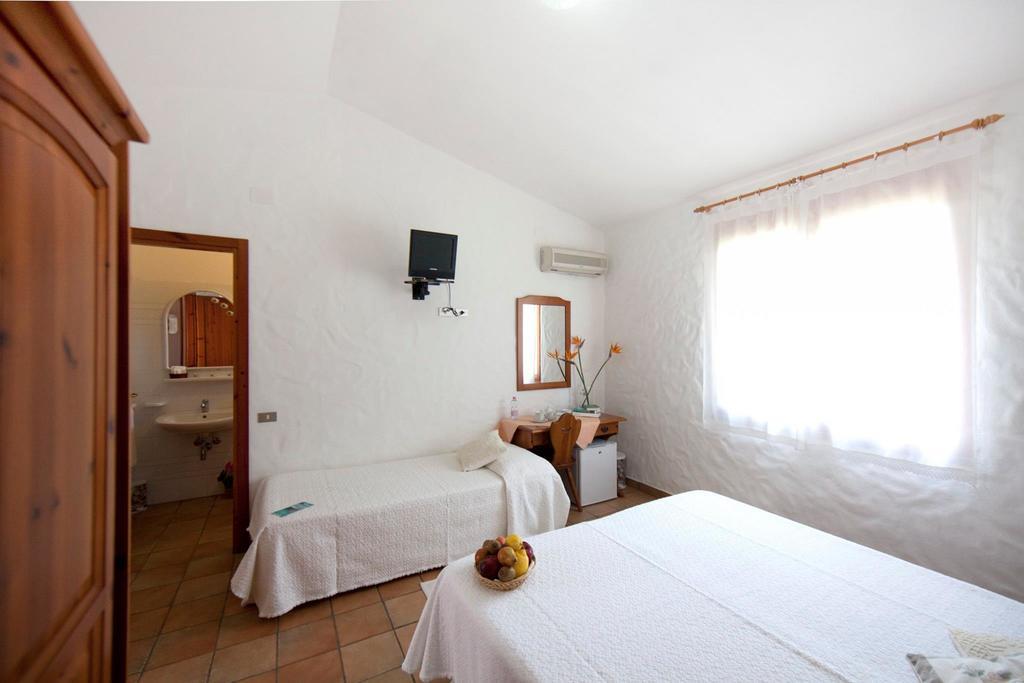 Hotel S'Obreschida Castiadas Room photo
